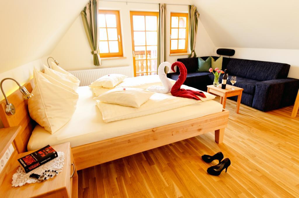 Weingut Winzerzimmer Rothschaedl Leutschach Habitación foto